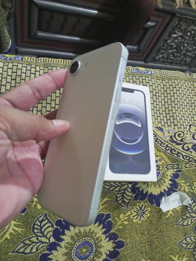 i phon 16e opn box just 3 month use full Apple warnty 100% betry healt