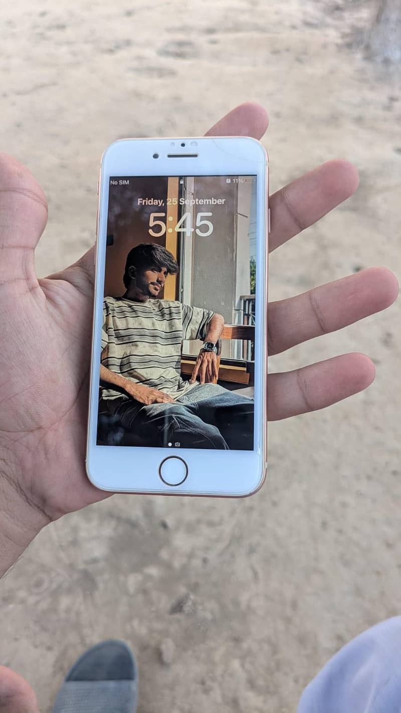 Apple iPhone 8 0