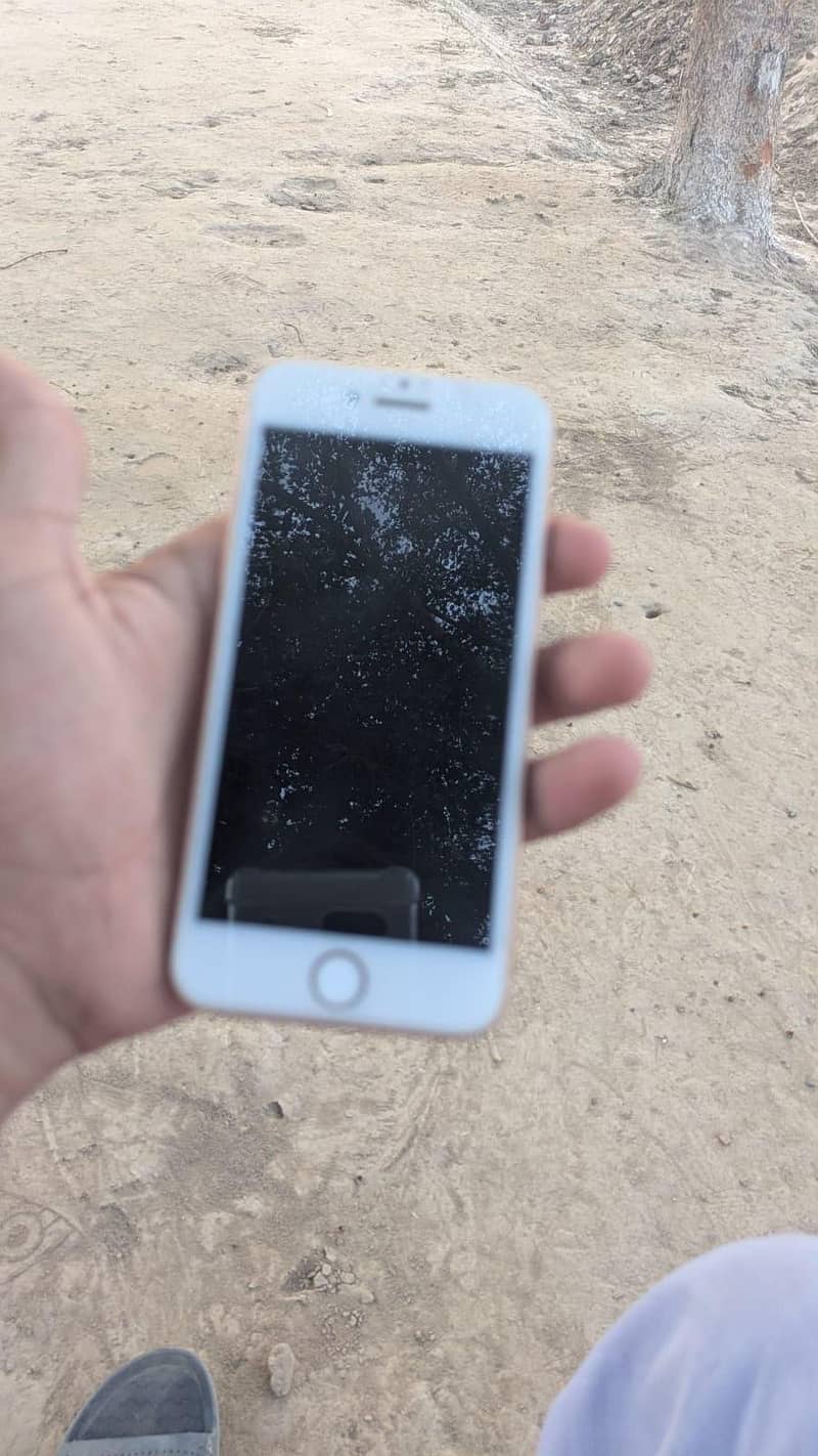 Apple iPhone 8 3