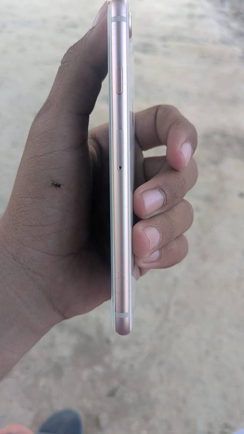 Apple iPhone 8 6