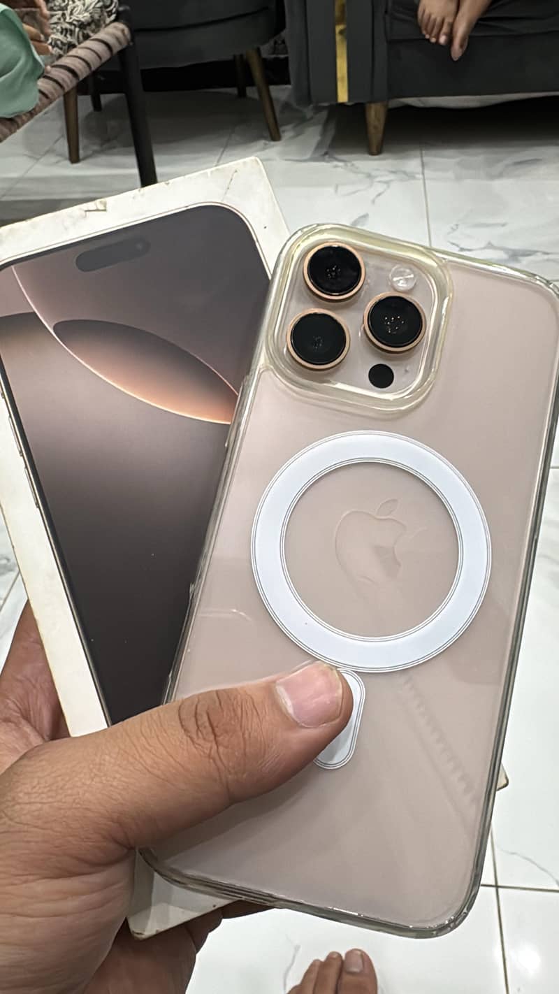 Apple iPhone 16 Pro Max 0