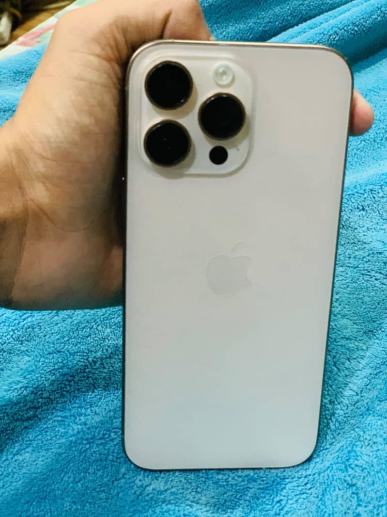 Apple iPhone 16 Pro Max 2