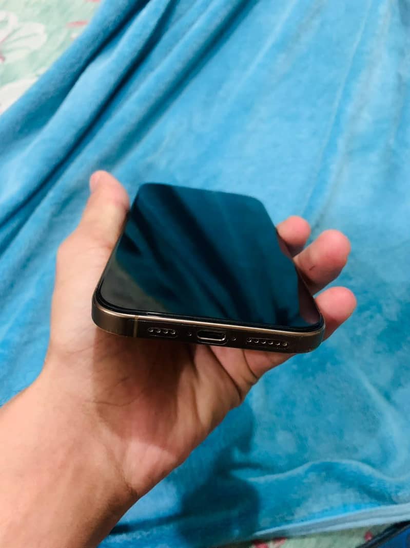 Apple iPhone 16 Pro Max 5