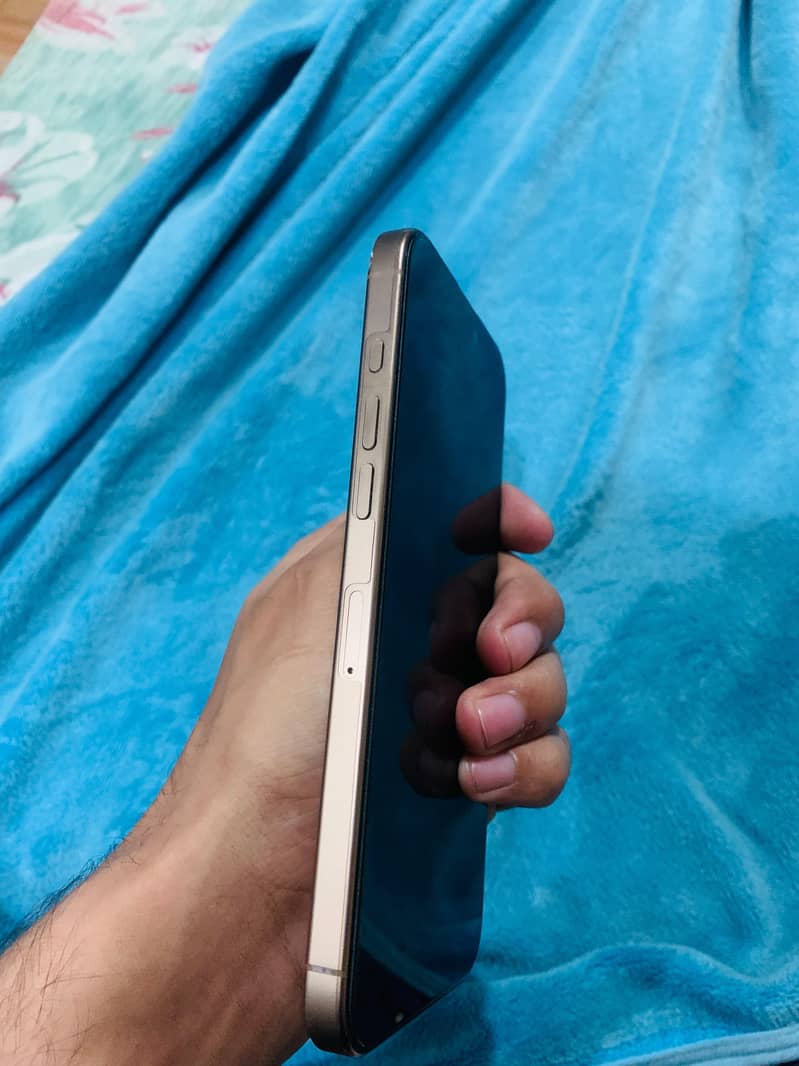 Apple iPhone 16 Pro Max 6