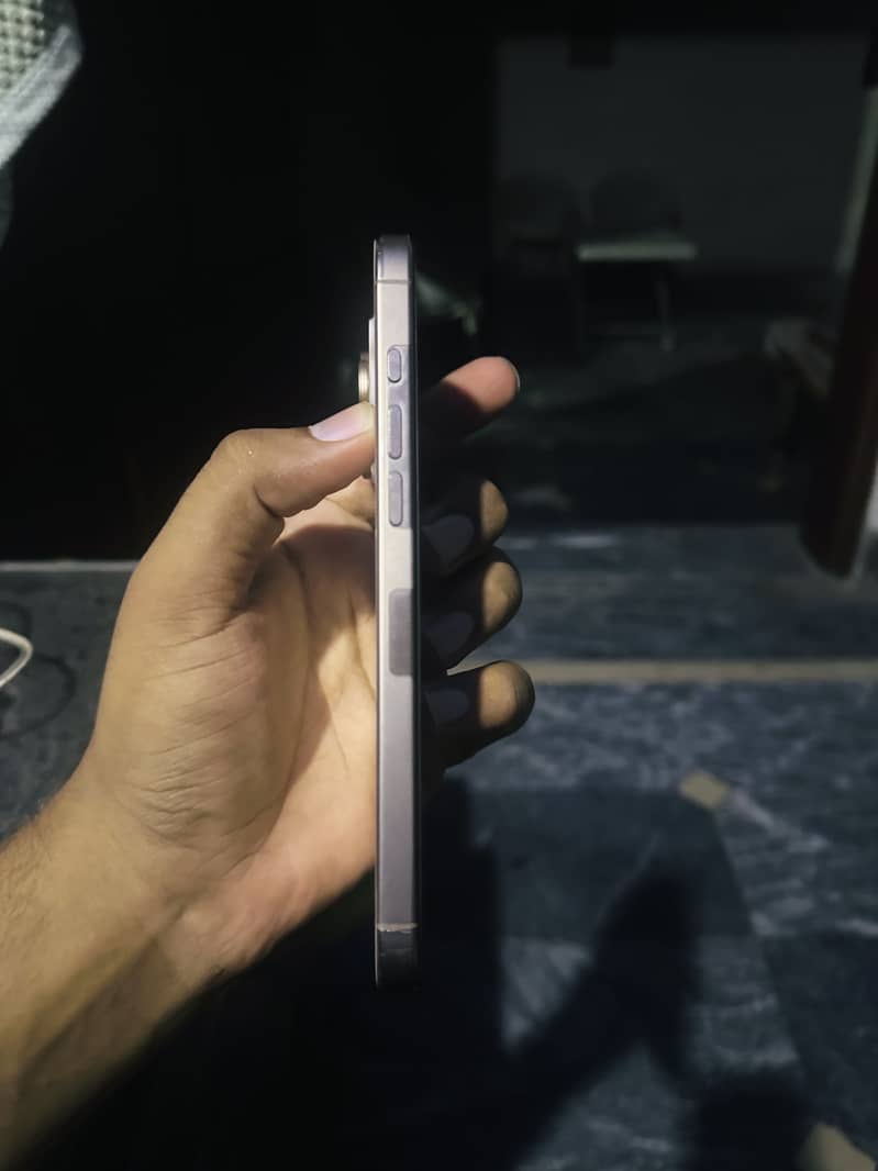Apple iPhone 16 Pro Max 2