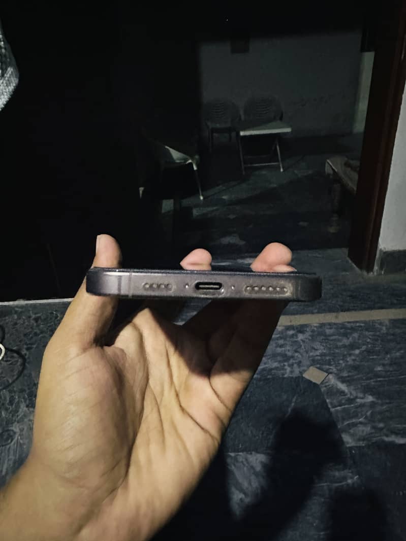 Apple iPhone 16 Pro Max 3