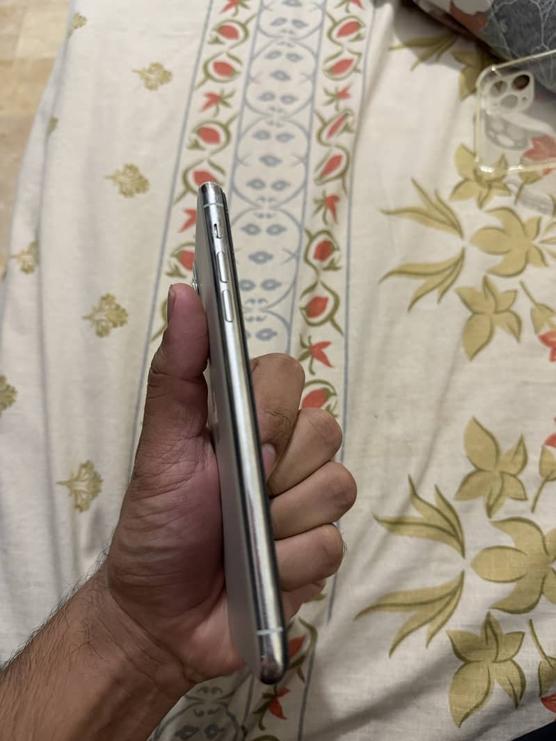 Apple iPhone 11 Pro Max 3
