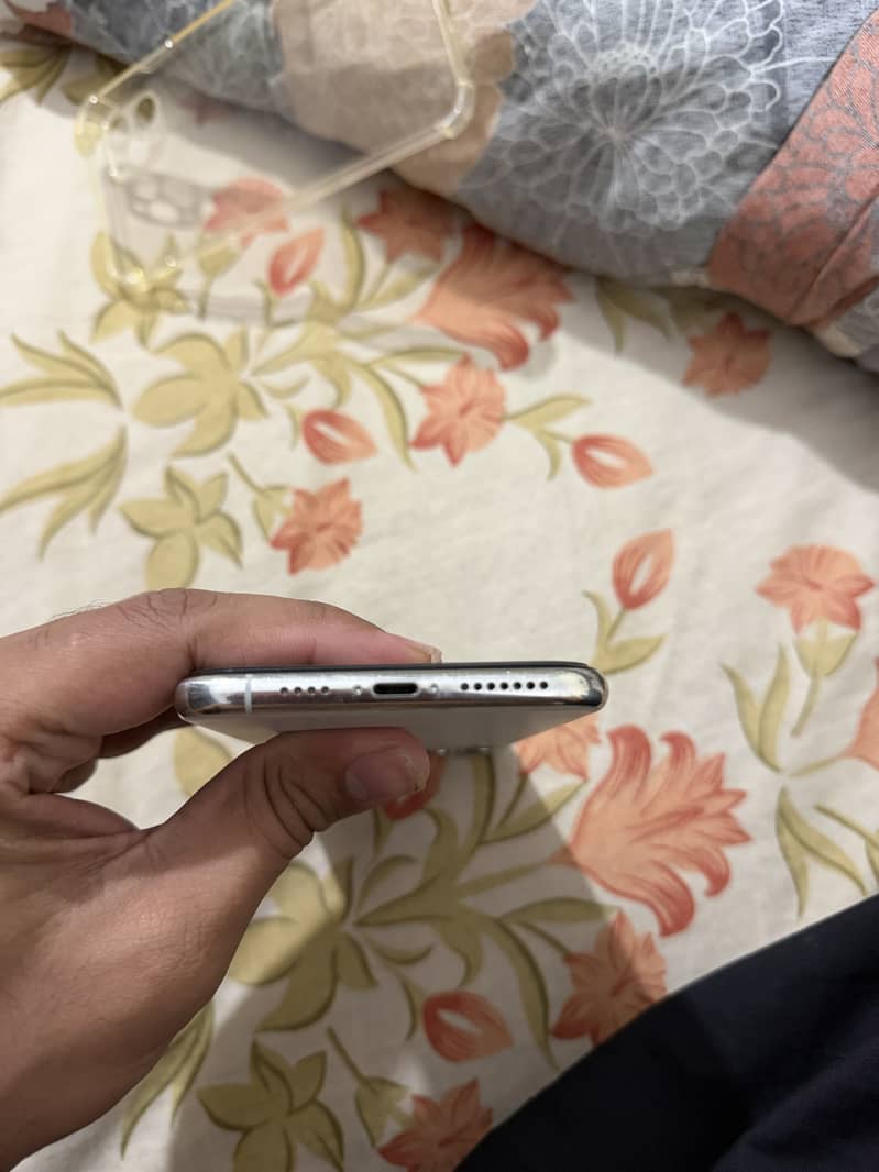 Apple iPhone 11 Pro Max 5