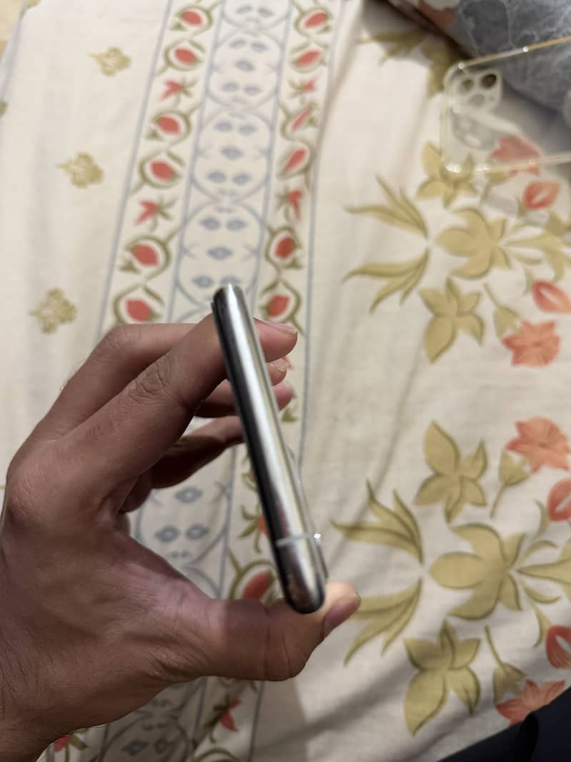 Apple iPhone 11 Pro Max 6