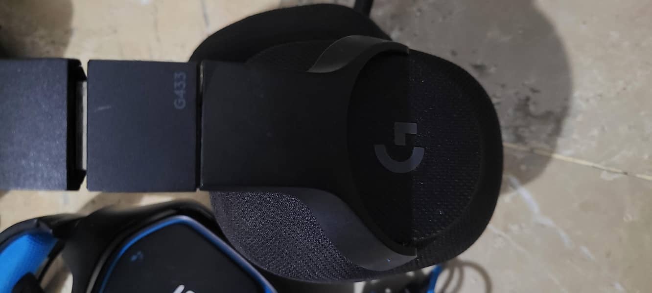 headphones 1