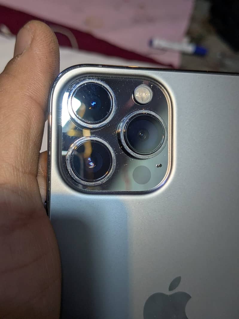 Apple iPhone 13 Pro Max 2