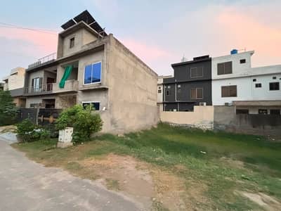 On Excellent Location In Park View City - Platinum Block Of Lahore, A 5 Marla Residential Plot Is Available