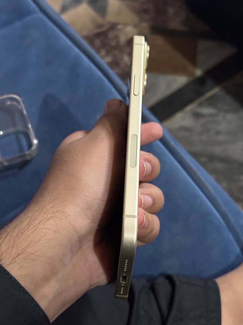 Apple iPhone 15 plus 2