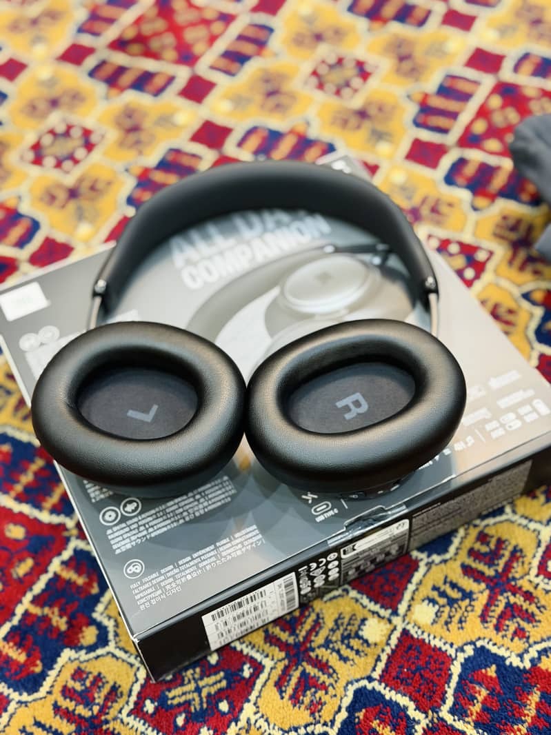 JBL LIVE 780nc 3