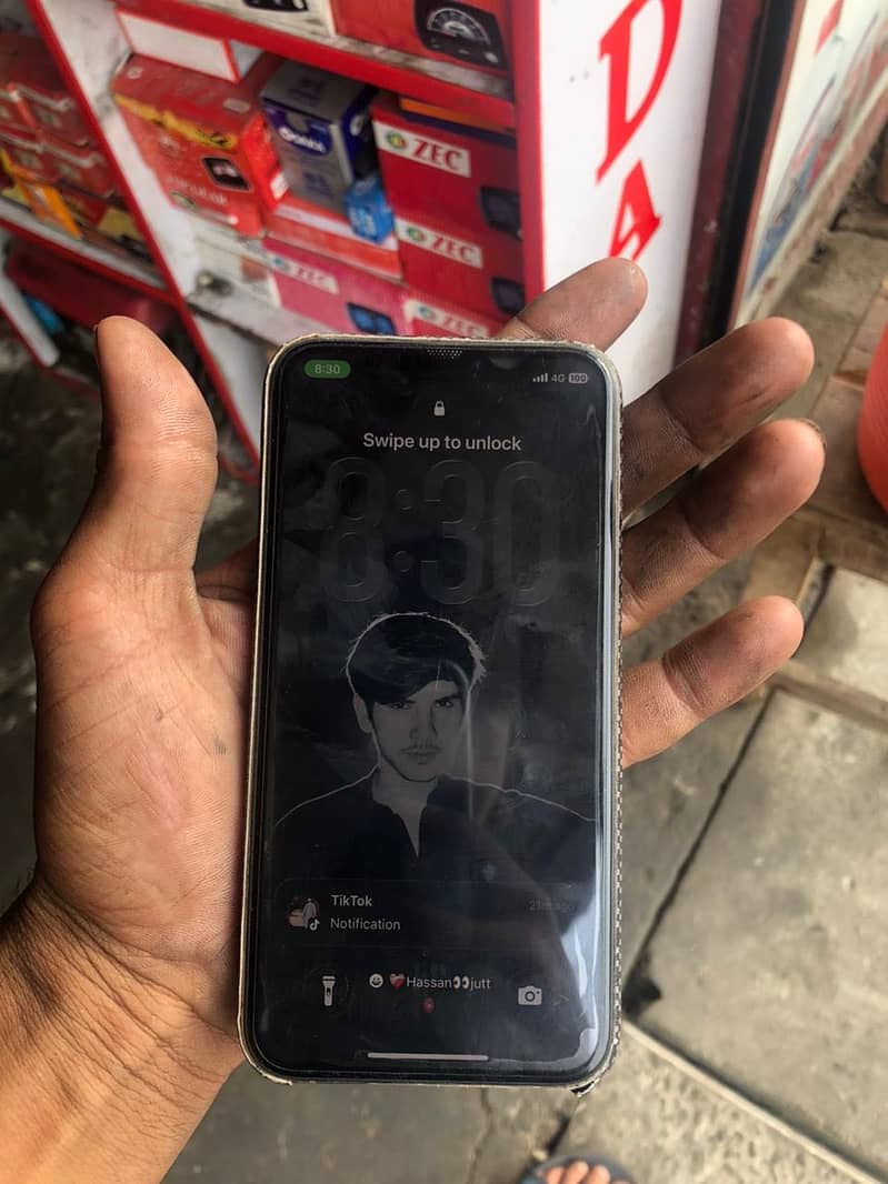 Apple iPhone 11 Pro 4
