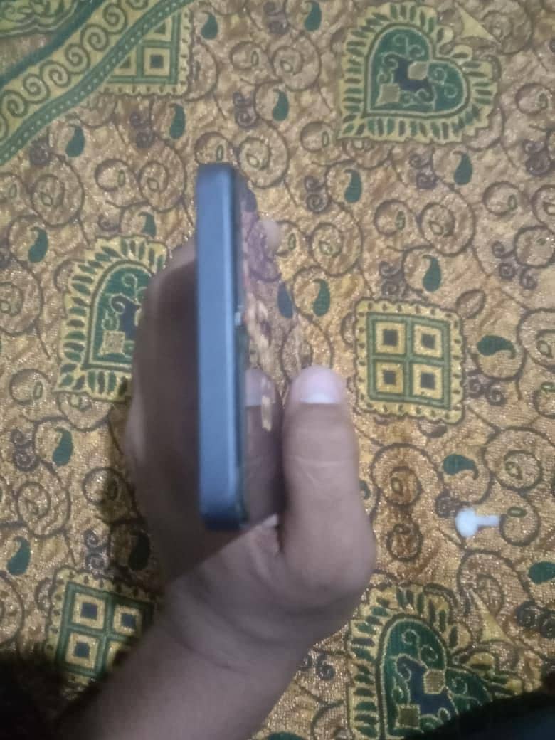 Realme Note 60 4