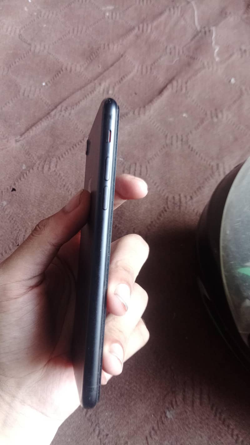 Apple iPhone 7 2