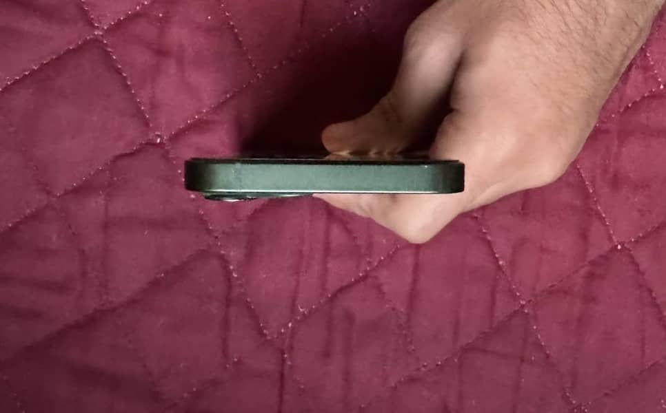 Apple iPhone 13 2