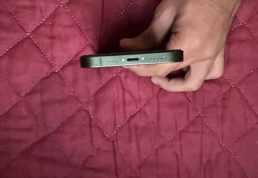 Apple iPhone 13 3