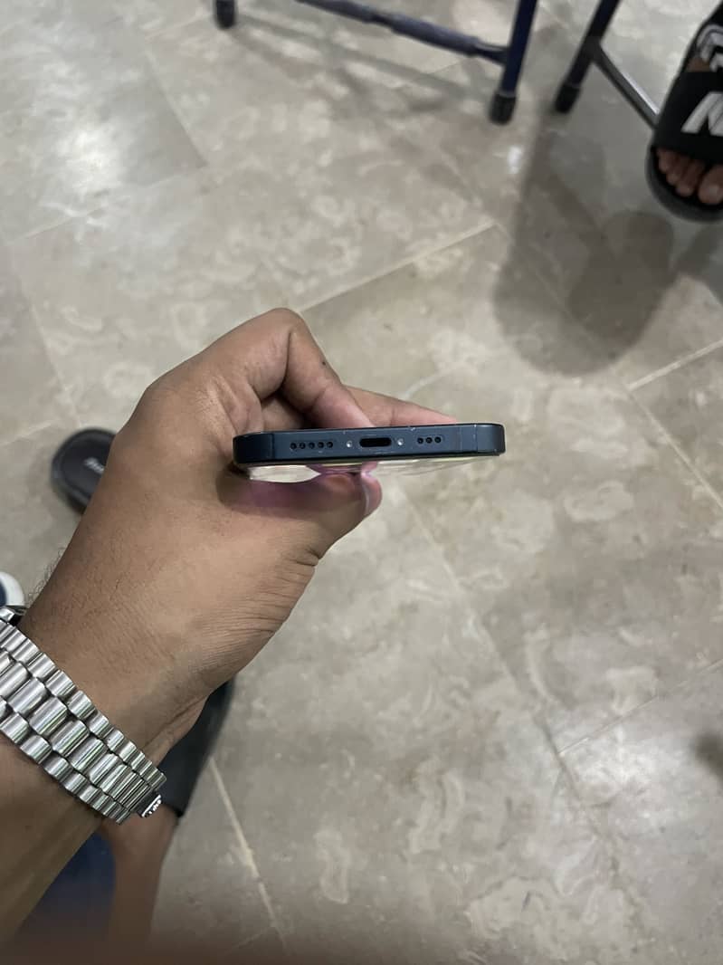 Apple iPhone 13 2