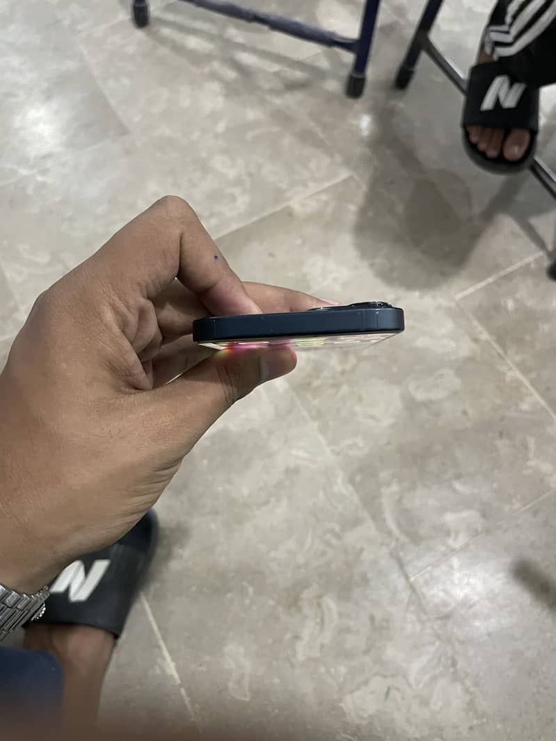 Apple iPhone 13 6