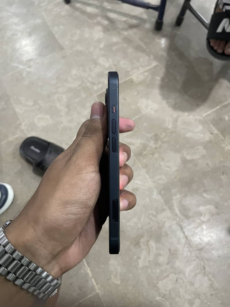 Apple iPhone 13 7