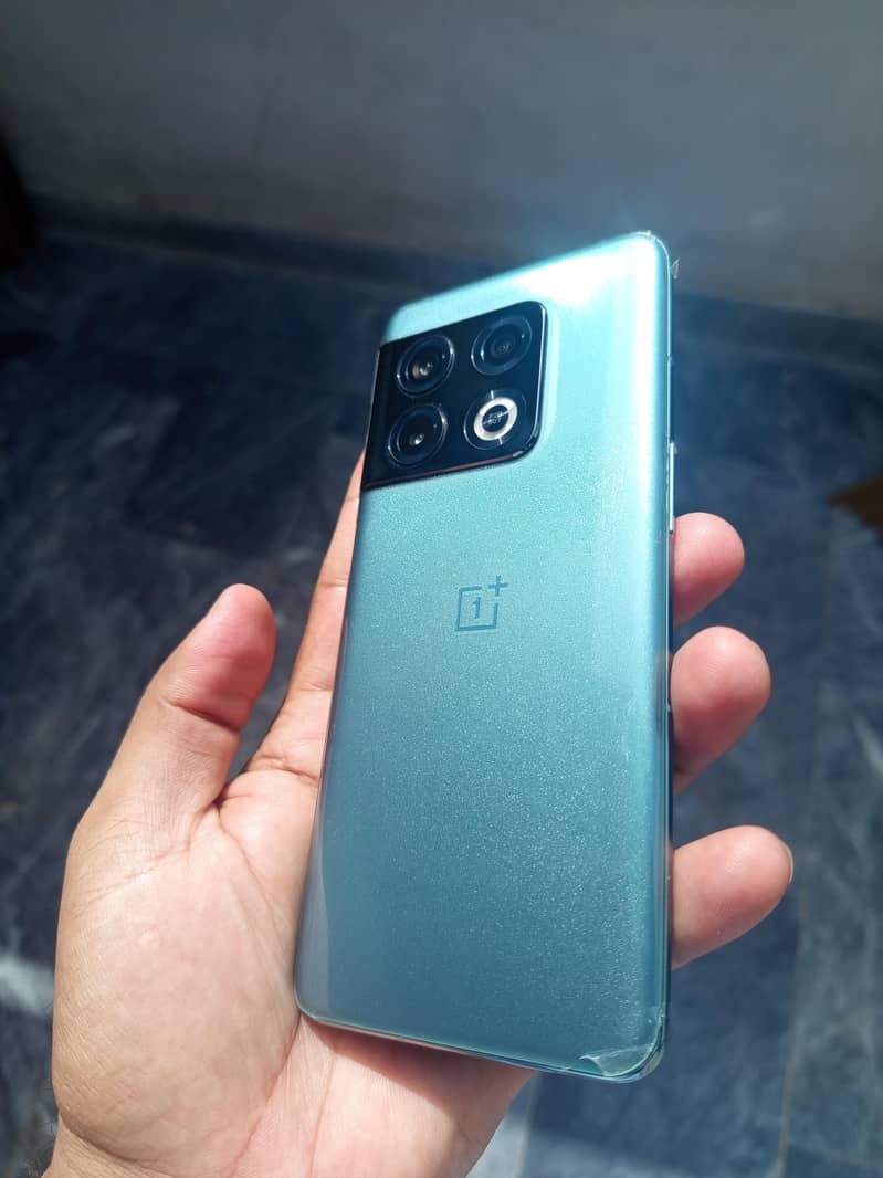 One Plus 10 Pro 4
