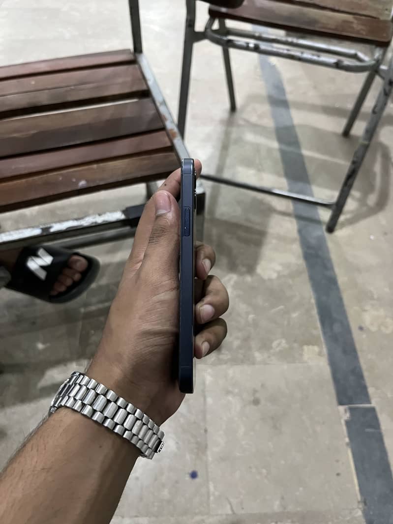 Apple iPhone 12 1