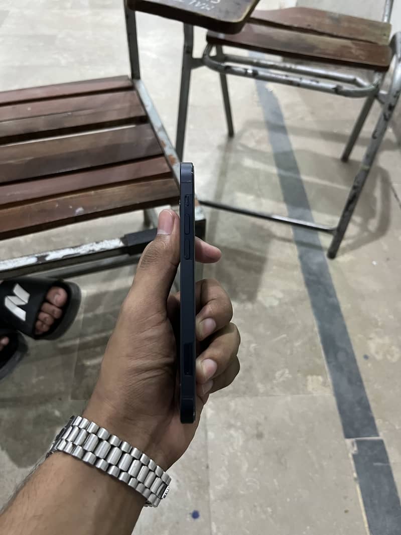 Apple iPhone 12 3