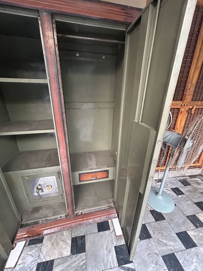 Metal wardrobe 4