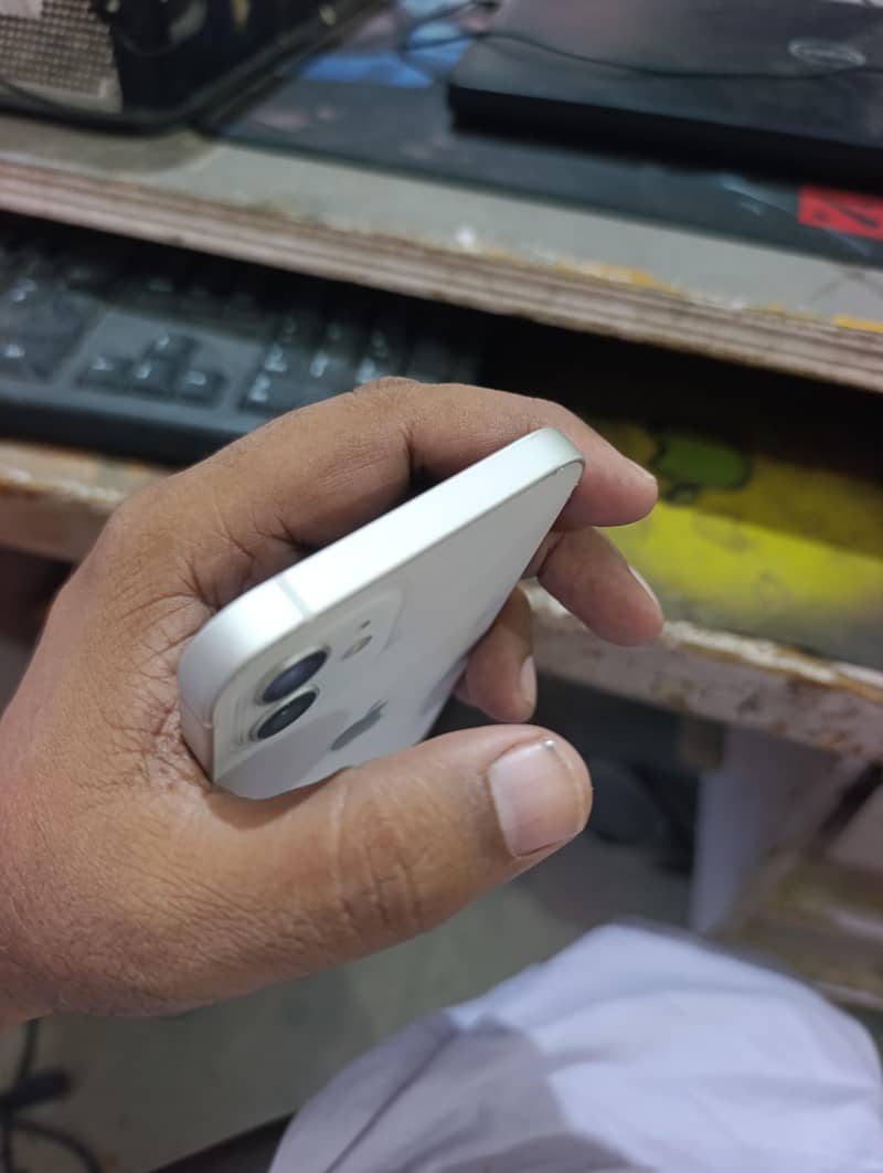 Apple iPhone 12 1