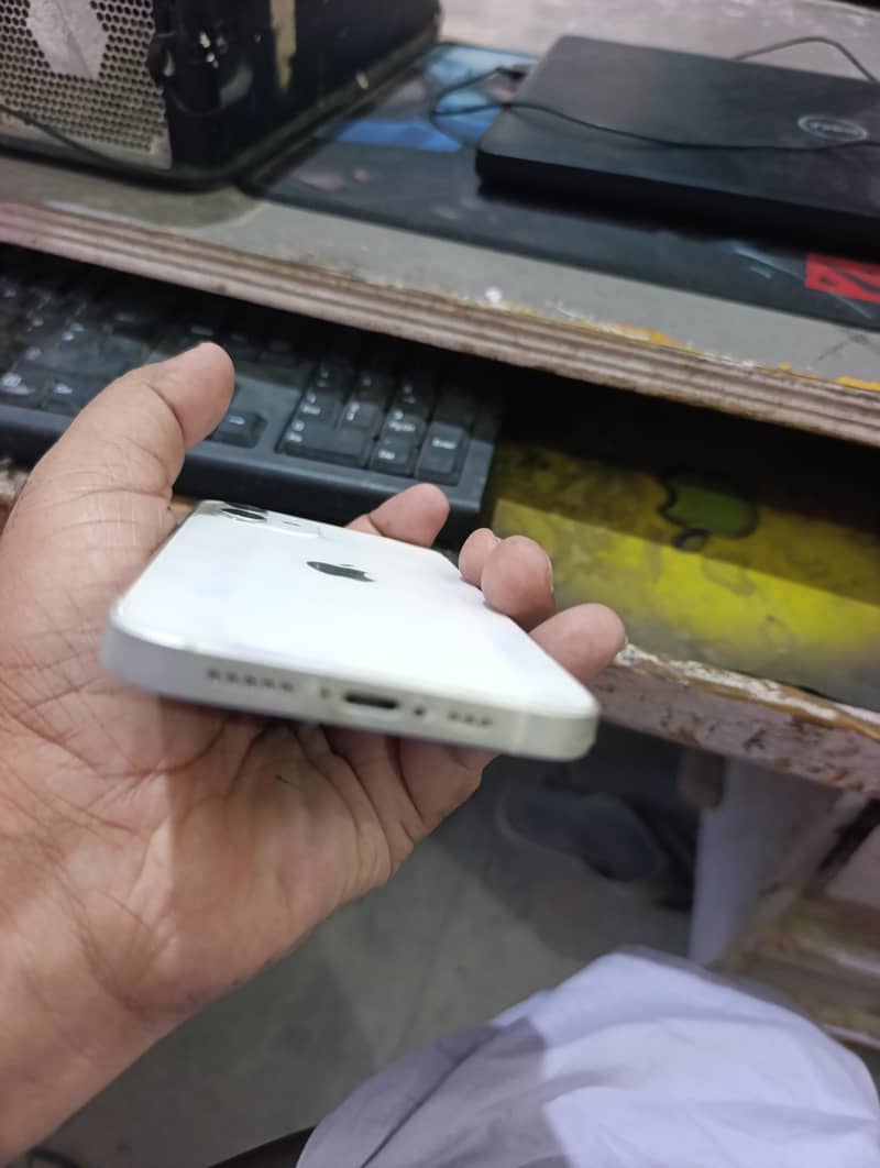 Apple iPhone 12 3
