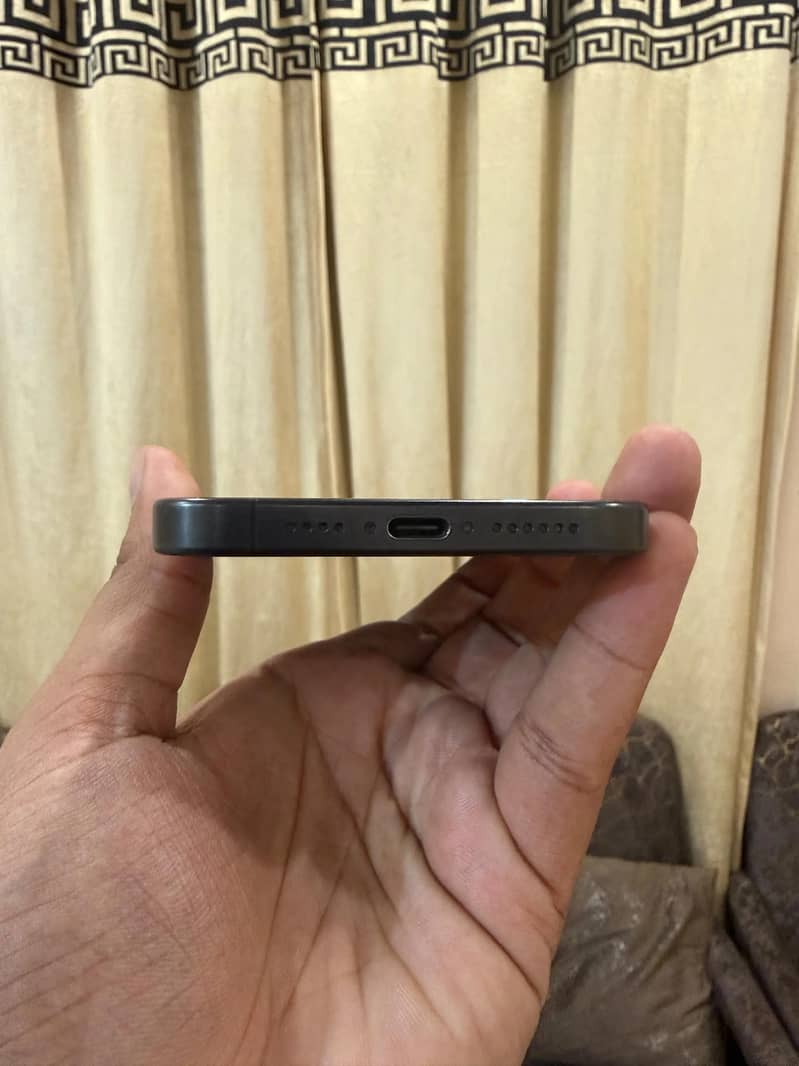 Apple iPhone 15 Pro Max 2