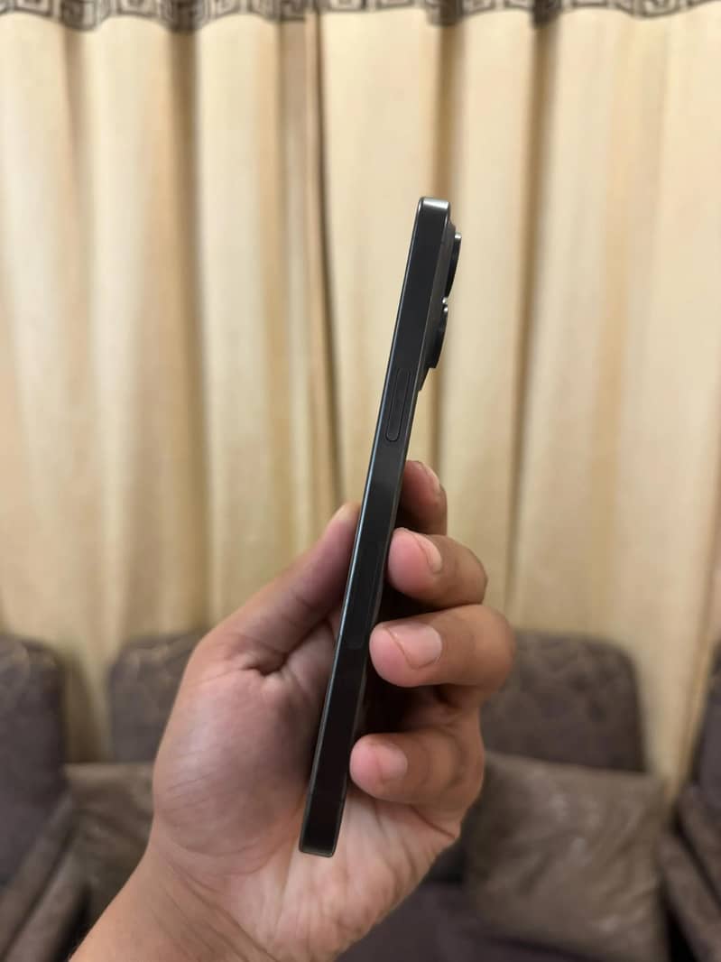 Apple iPhone 15 Pro Max 3