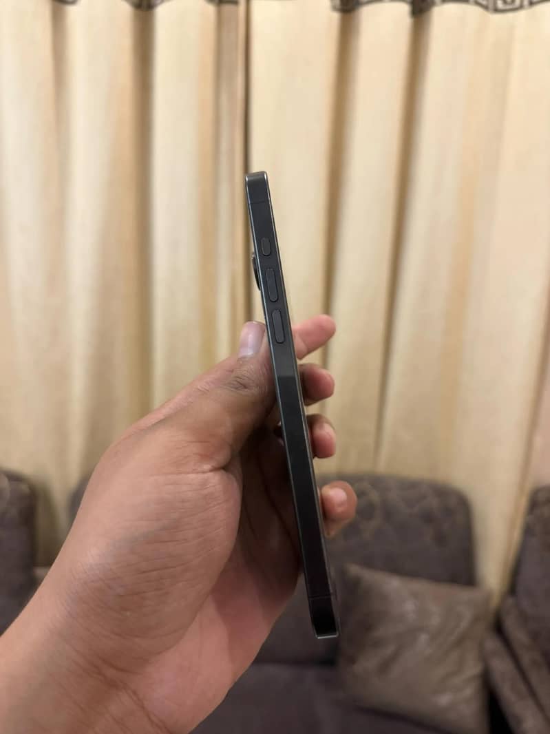 Apple iPhone 15 Pro Max 5