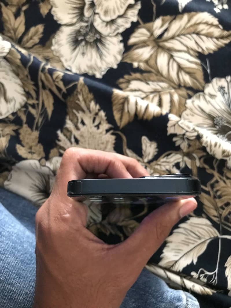 Apple iPhone 14 5