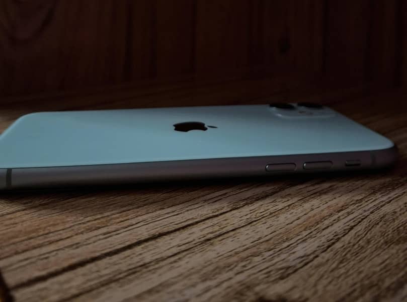 Apple iPhone 11 3