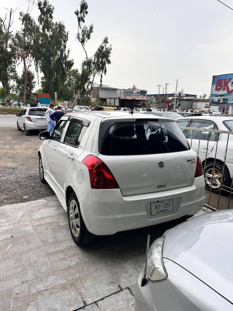 Suzuki Swift 2011 0