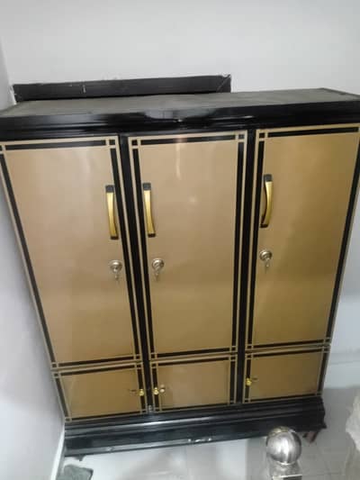 Almari 3 door