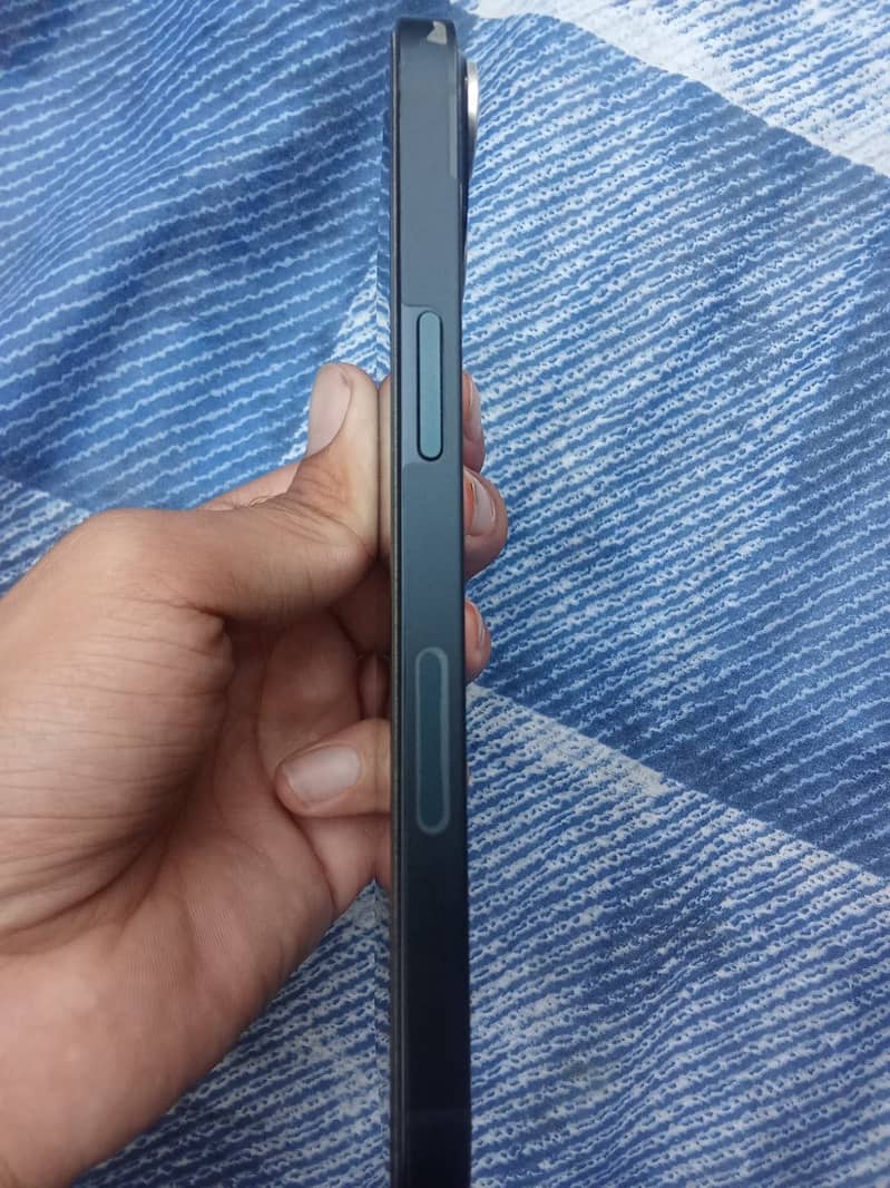 Apple iPhone 13 5