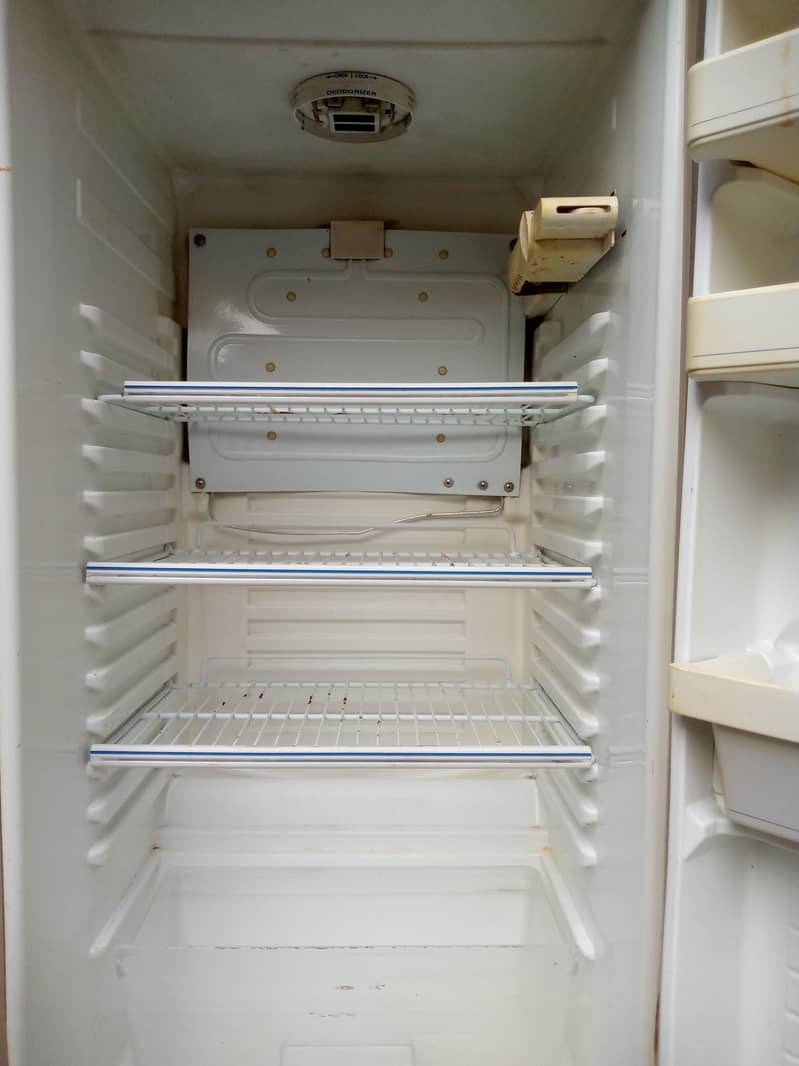 dawlance medium size fridge 2