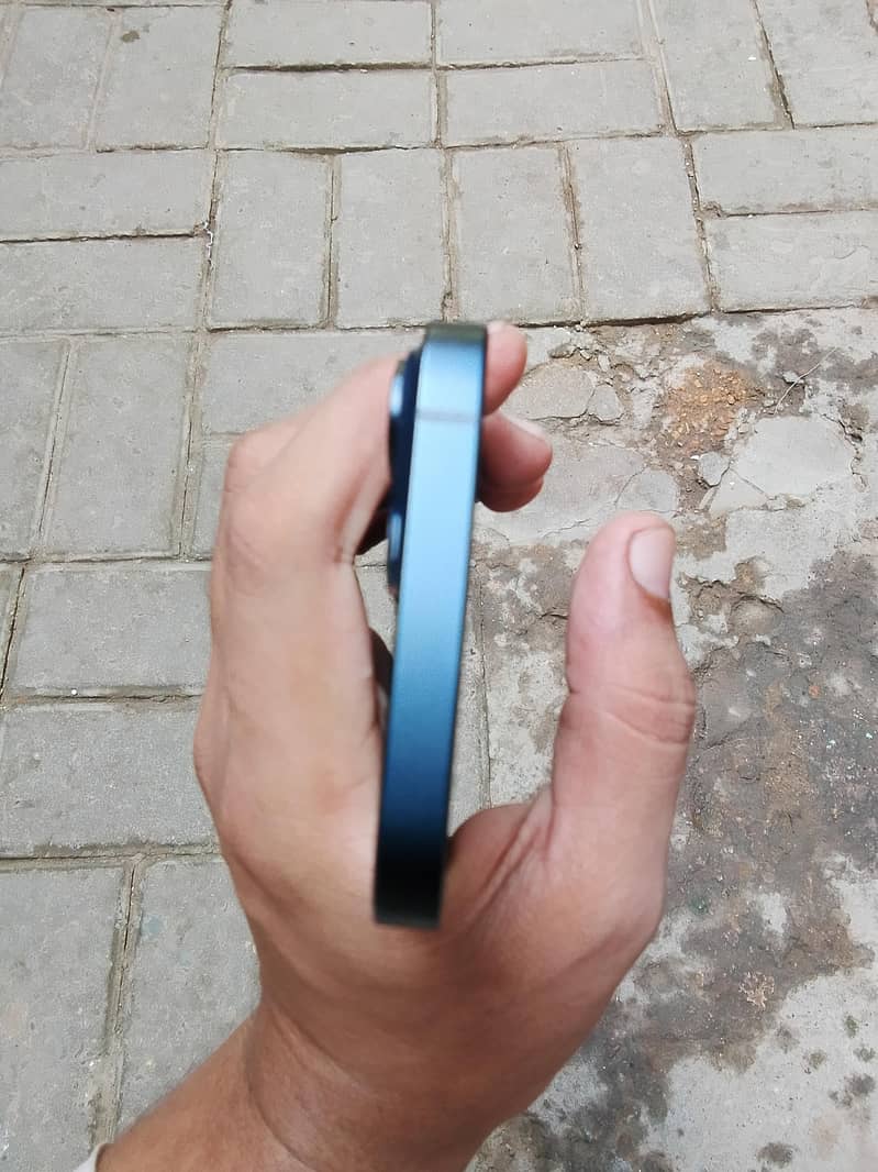 Apple iPhone 14 3