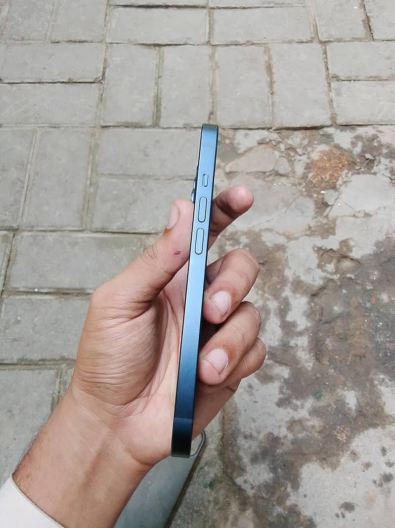 Apple iPhone 14 4