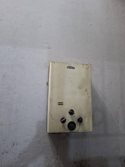 LPG Geyser in working For Sale