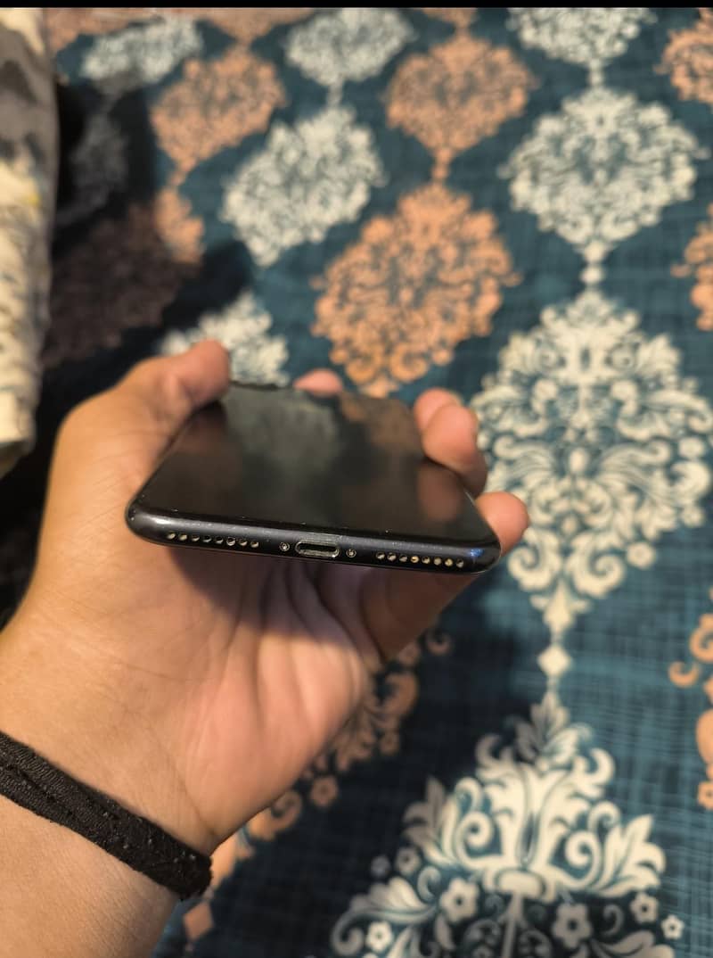 Apple iPhone 7 Plus 1