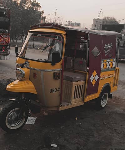 6 seater Auto Rickshaw