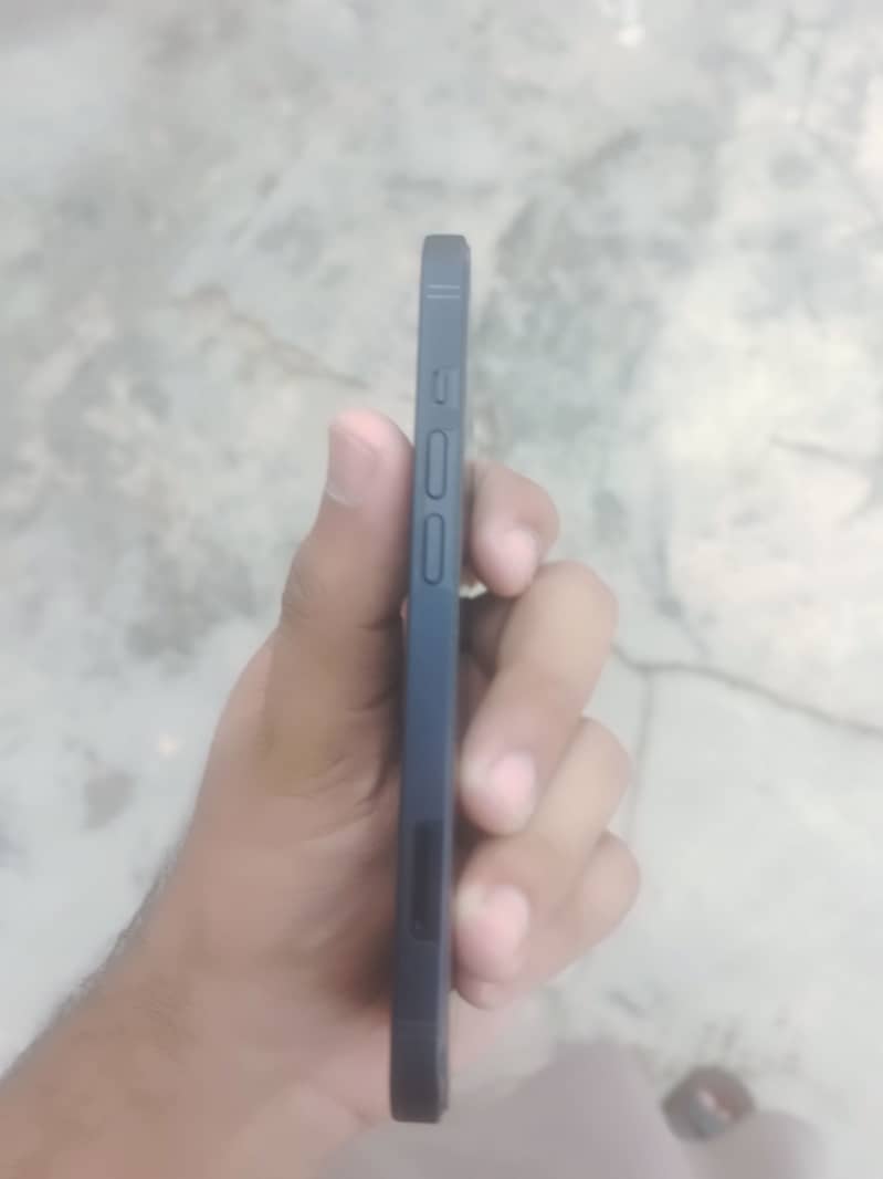 Apple iPhone 13 4
