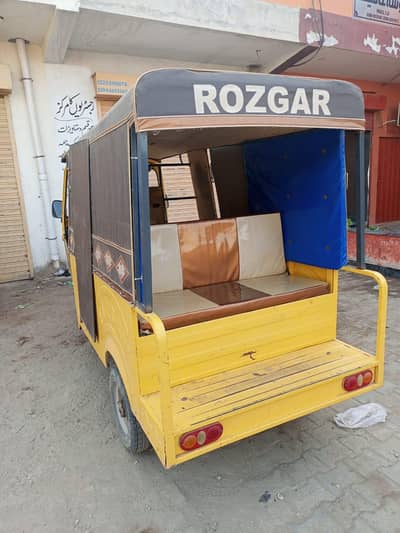 Rozgar 9 seater