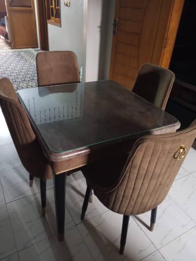 4 seater dinning table