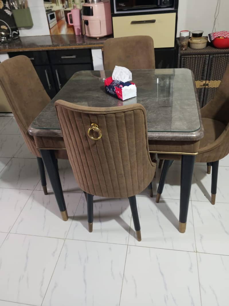 4 seater dinning table 1